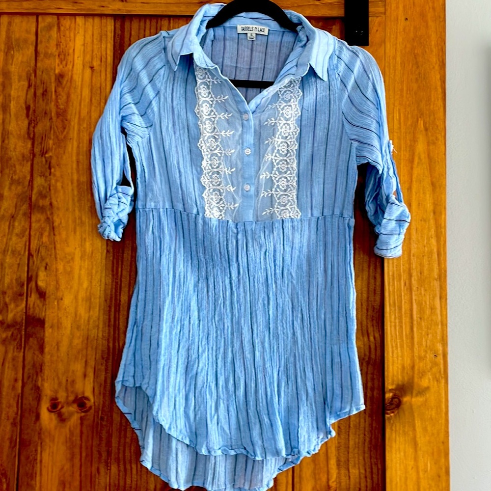 Size small, roll tab sleeve tunic